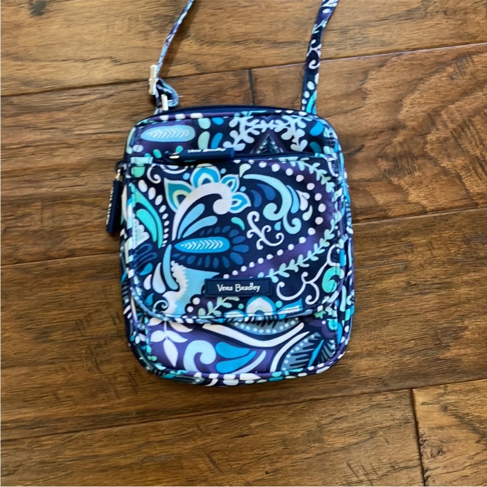 🌷 Vera Bradley Lighten Up Reactive Mini Hipster  Blue Paisley NWOT
